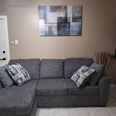 Chateau Central At Sunbury Apts Kingston Luaran gambar