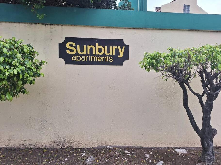 Chateau Central At Sunbury Apts Kingston Luaran gambar