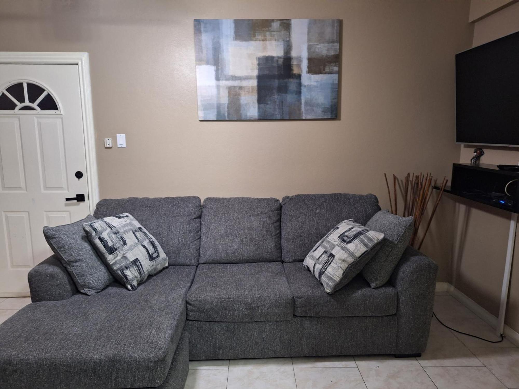 Chateau Central At Sunbury Apts Kingston Luaran gambar